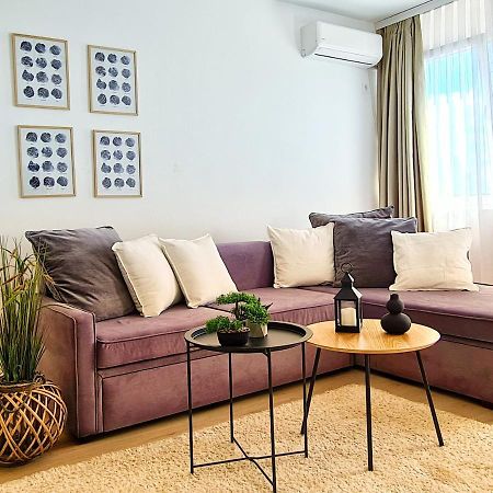 Aka 1 - Big Central Apartment Приштина Екстер'єр фото