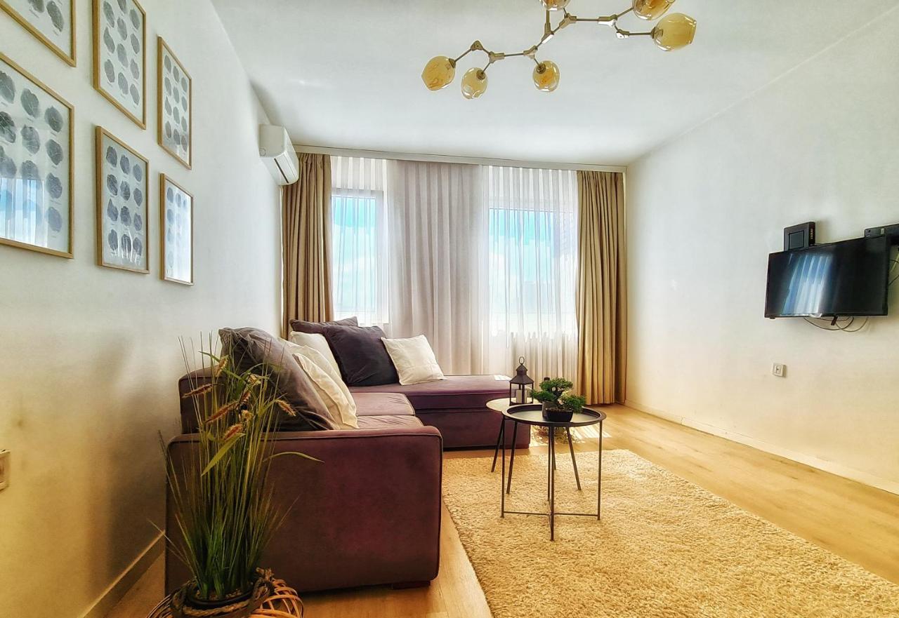 Aka 1 - Big Central Apartment Приштина Екстер'єр фото